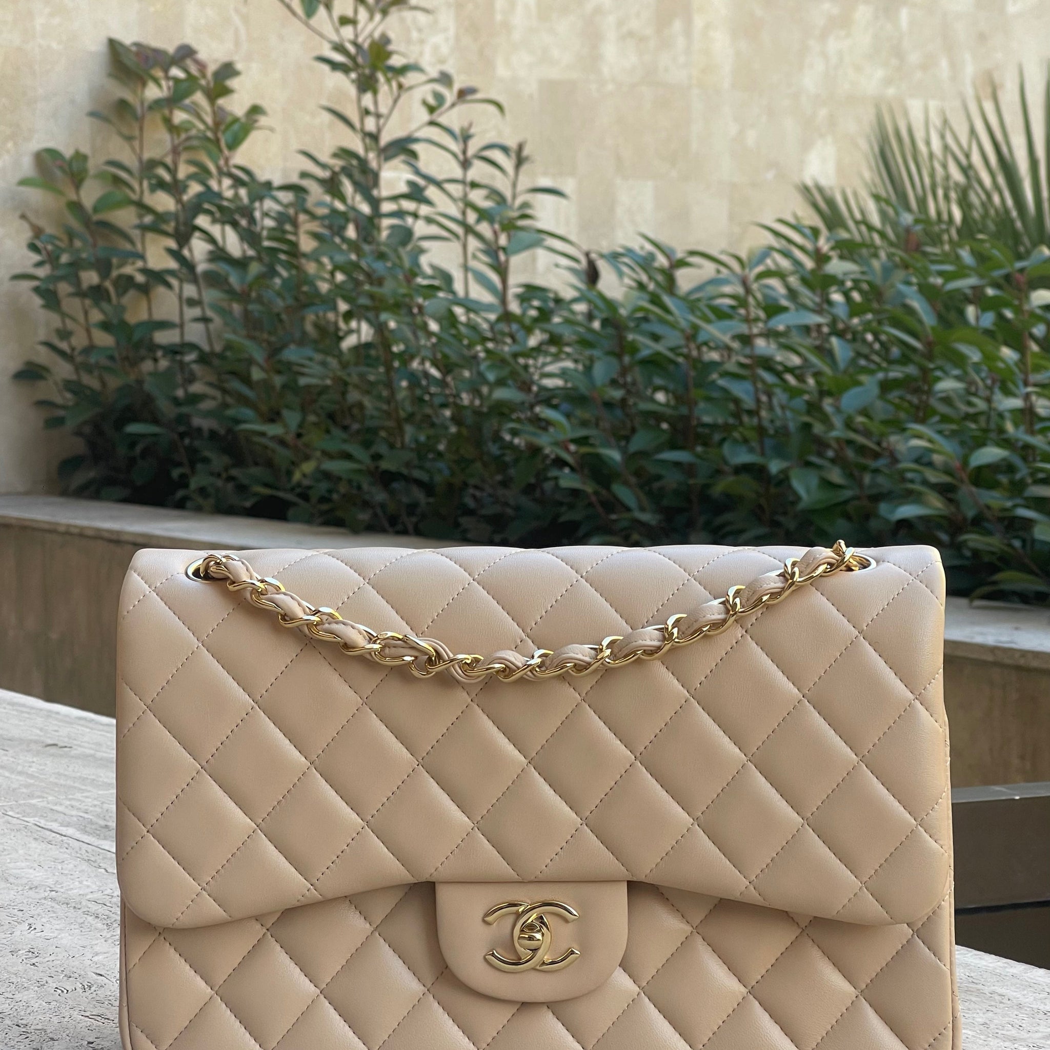 Chanel - Sac Classique Jumbo Beige