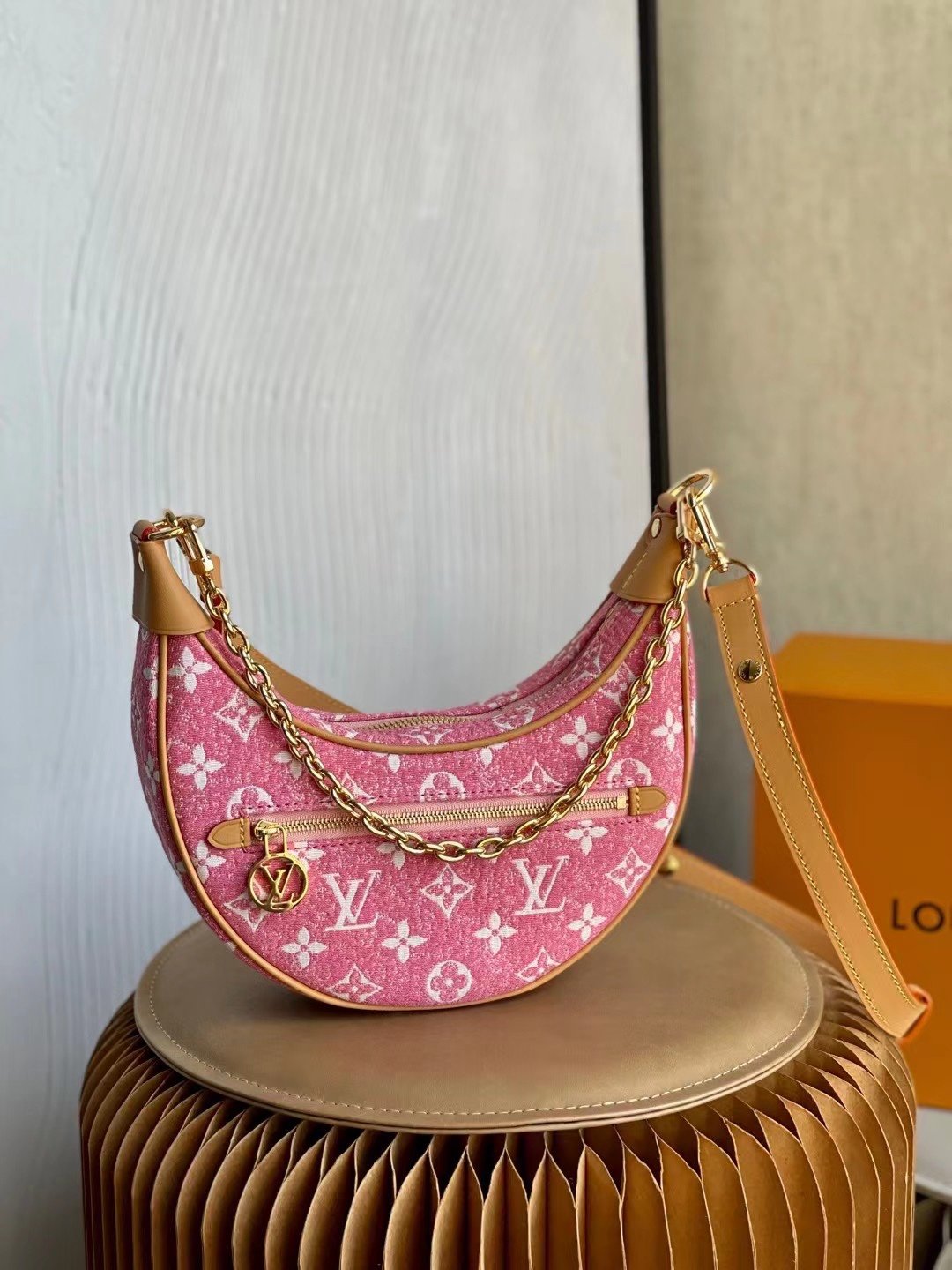 LV Loop Dtlmim Pink For Womtlm,  Shoulder Bags 9.1in/23cm LV