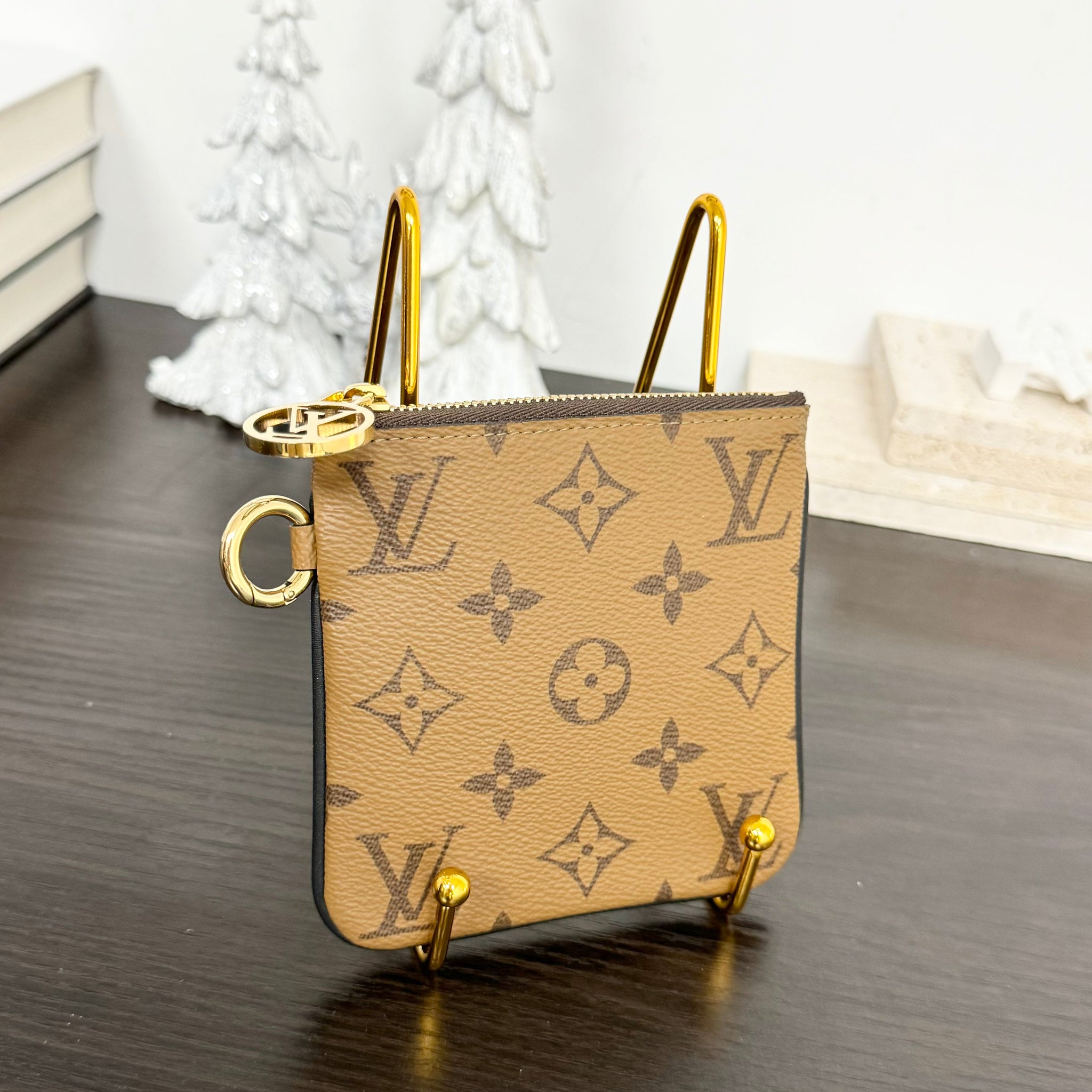 LOUIS VUITTON 2020 Monogram Reverse Square Pouch