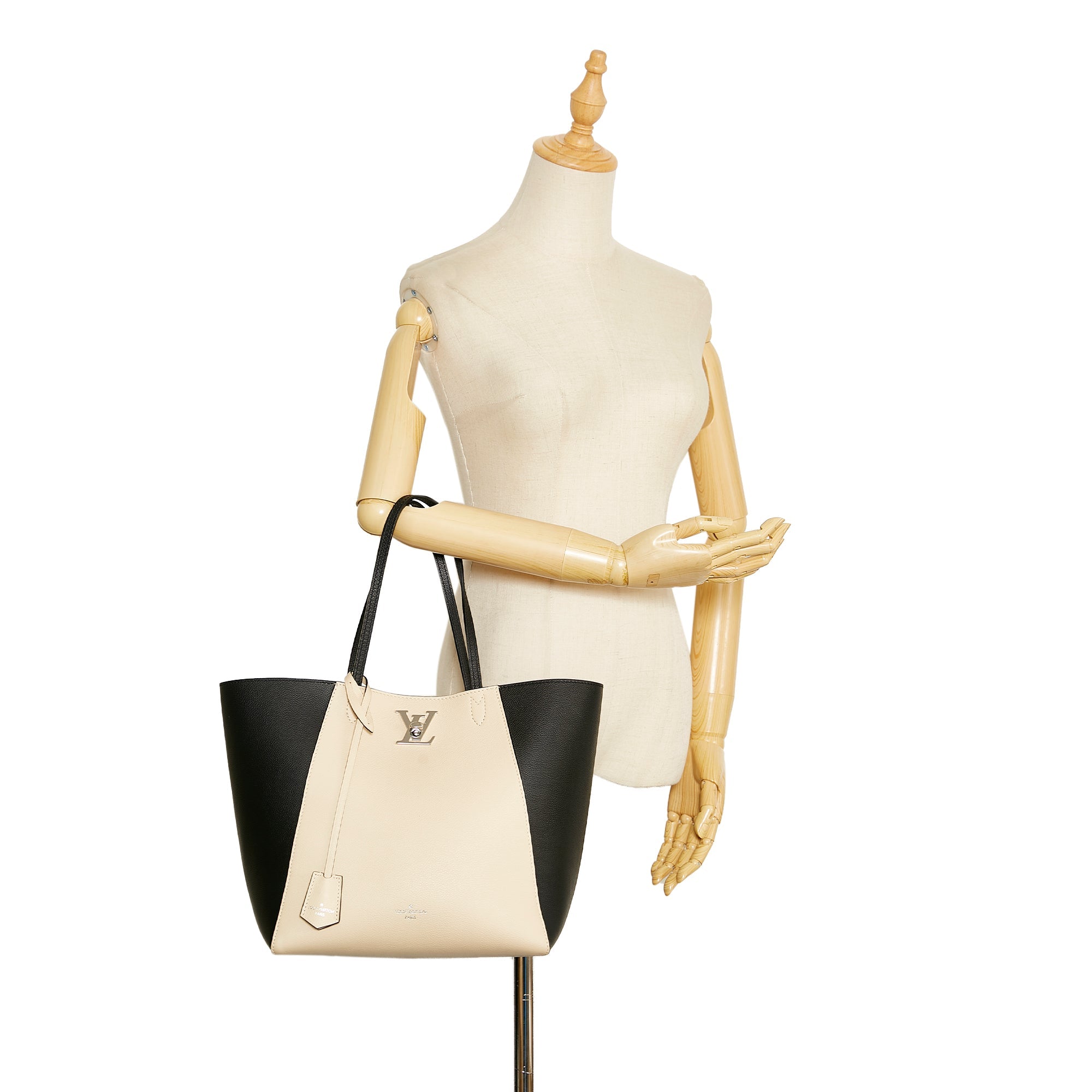 LOUIS VUITTON Lockme Cabas White