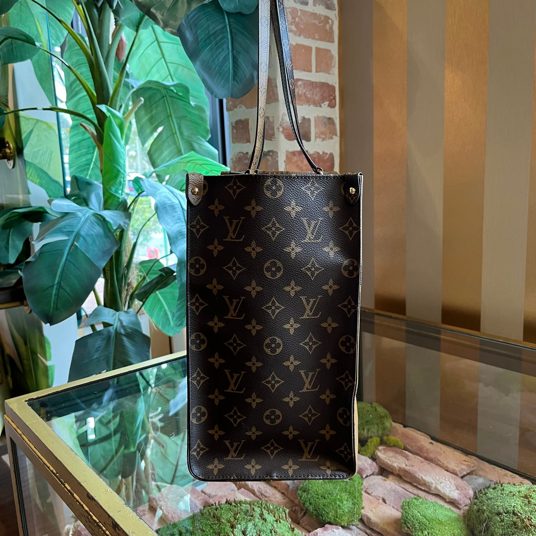 LOUIS VUITTON Onthego GM Reverse Giant Monogram Tote