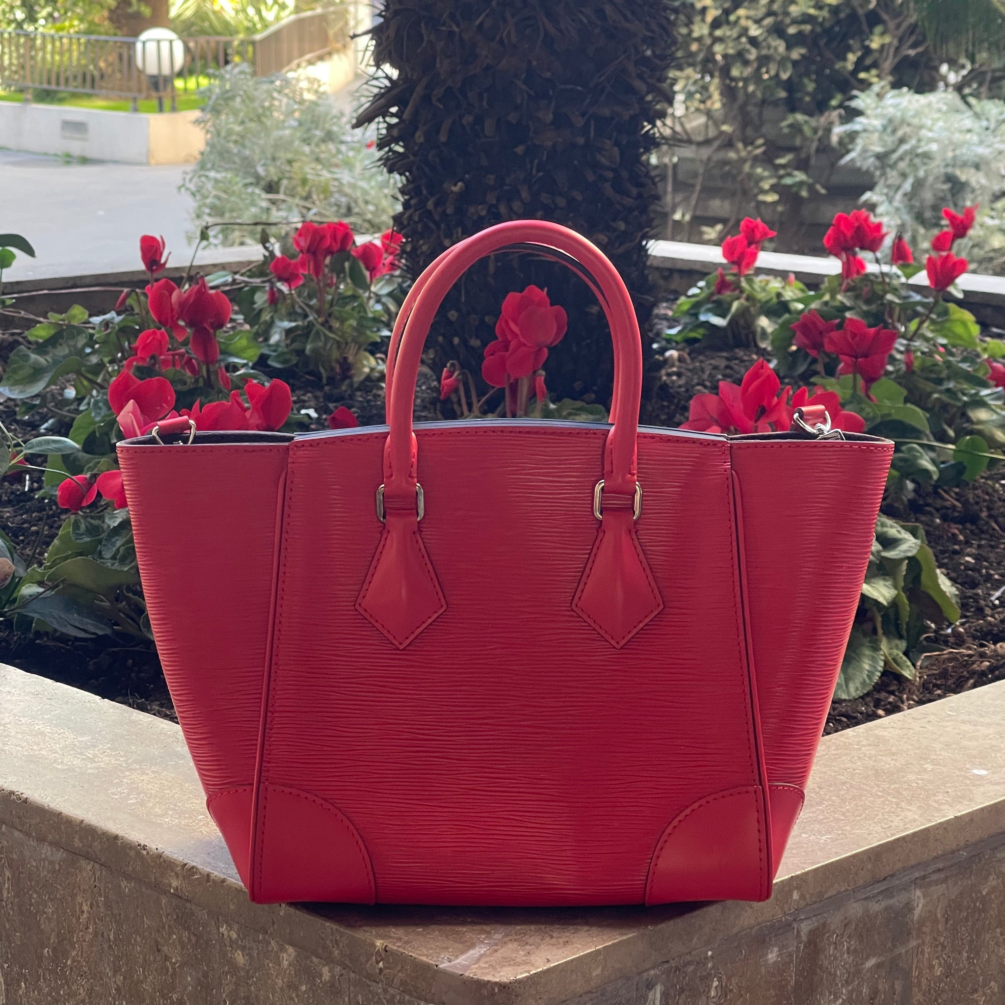 Louis Vuitton - Sac Phenix cuir épi rouge