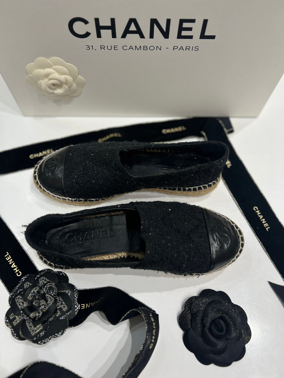 Chanel - espadrilles tweed et sequins noirs