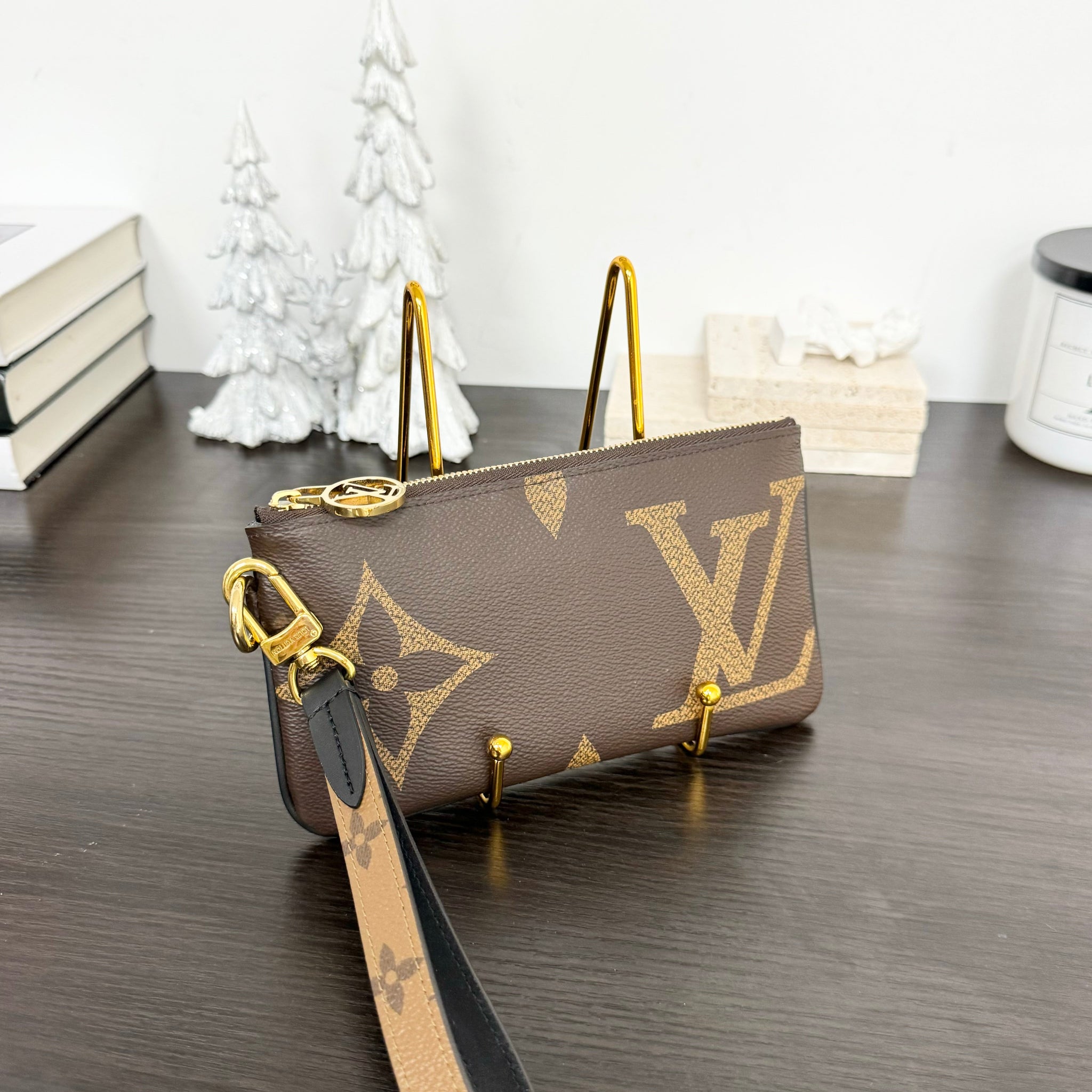 LOUIS VUITTON 2020 Monogram Giant Rectangular Wristlet Pouch
