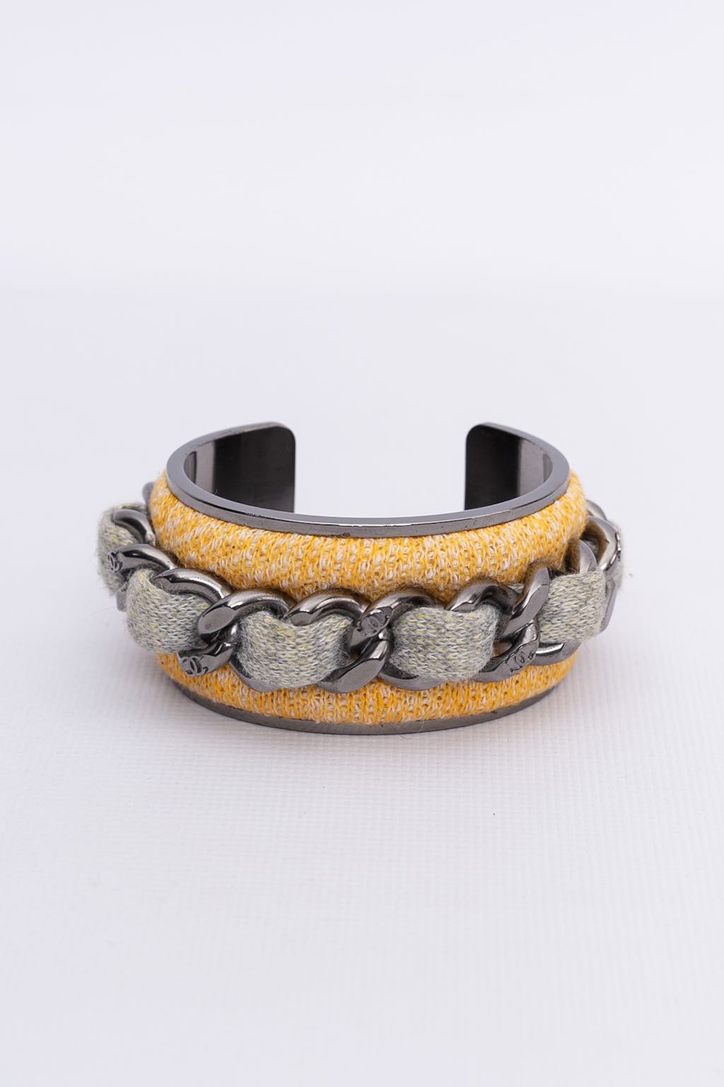 Manchette en tweed Chanel D�fil�