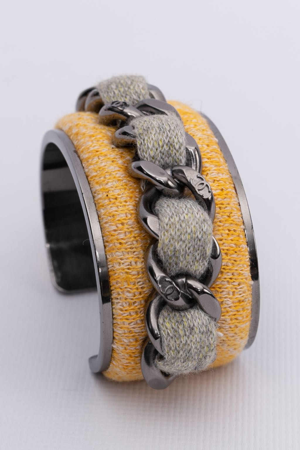 Manchette en tweed Chanel D�fil�