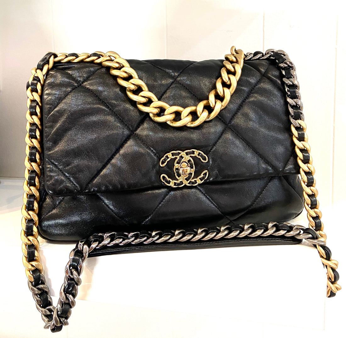 CHANEL QUILTED LAMBSKIN MEDIUM CHANEL 19 FLAP BAG