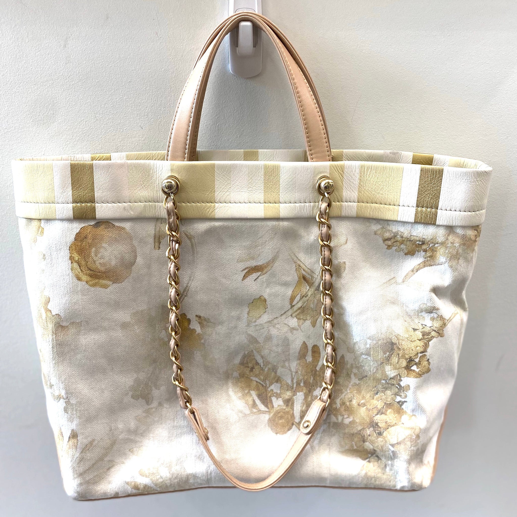 CHANEL CC CAMELLIA TOTE BAG