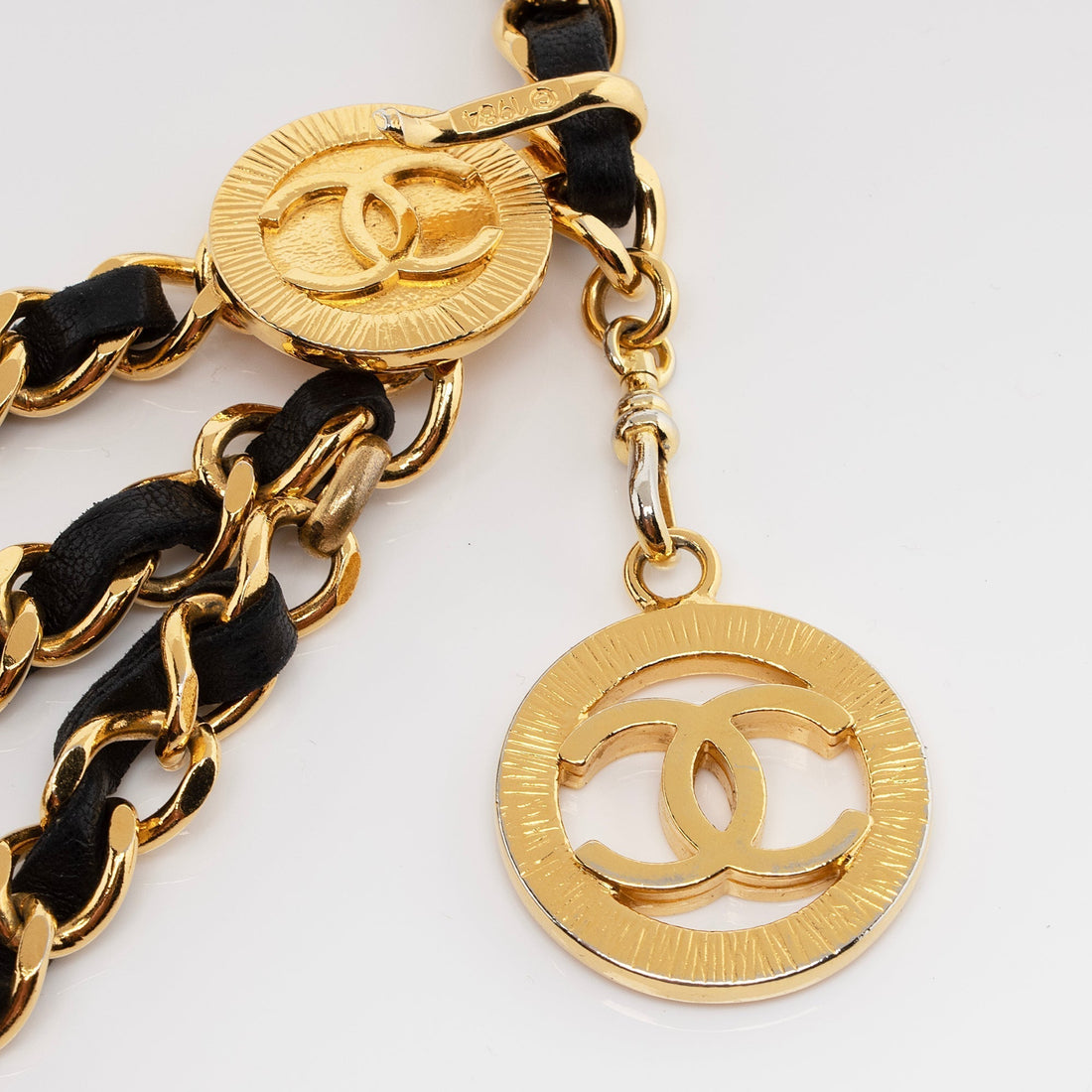 Chanel Vintage Lambskin CC Medallion Triple Chain Belt - Size 30 / 75 (SHF-NEknq0)