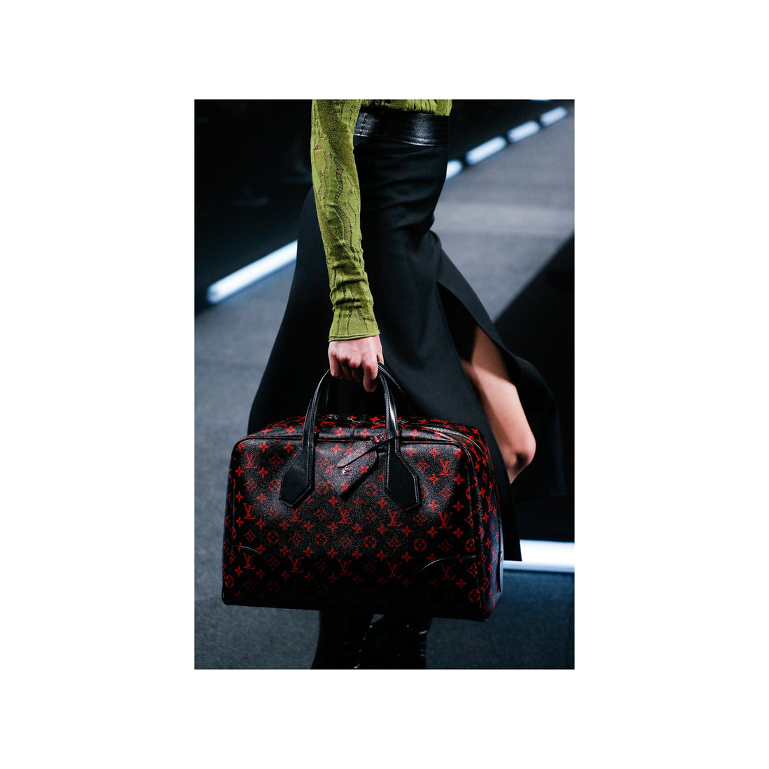 LOUIS VUITTON Louis Vuitton Dora Soft Infrarouge Canvas MM Bag