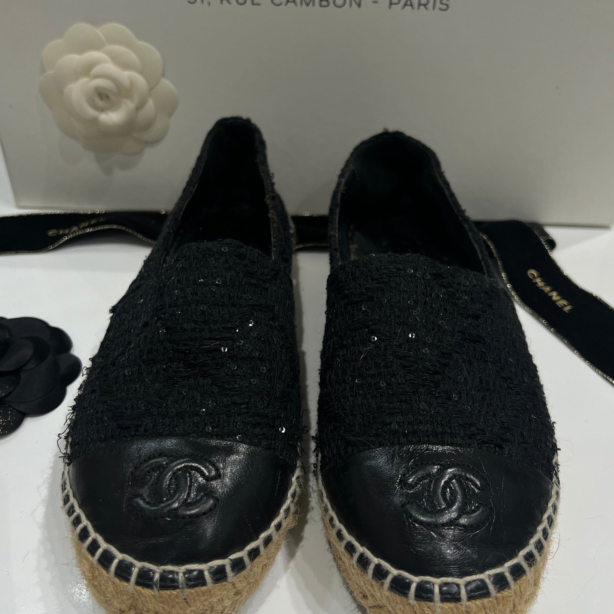 Chanel - espadrilles tweed et sequins noirs