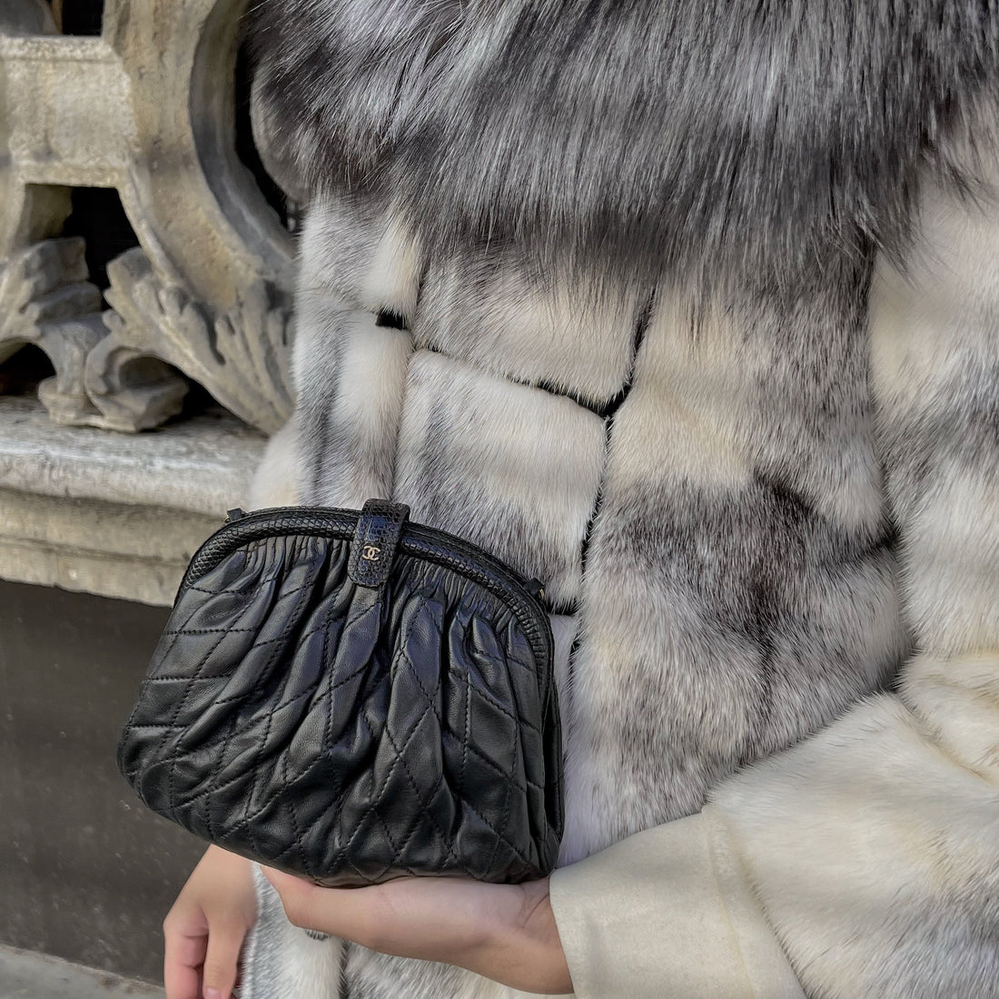 CHANEL vintage shoulder bag