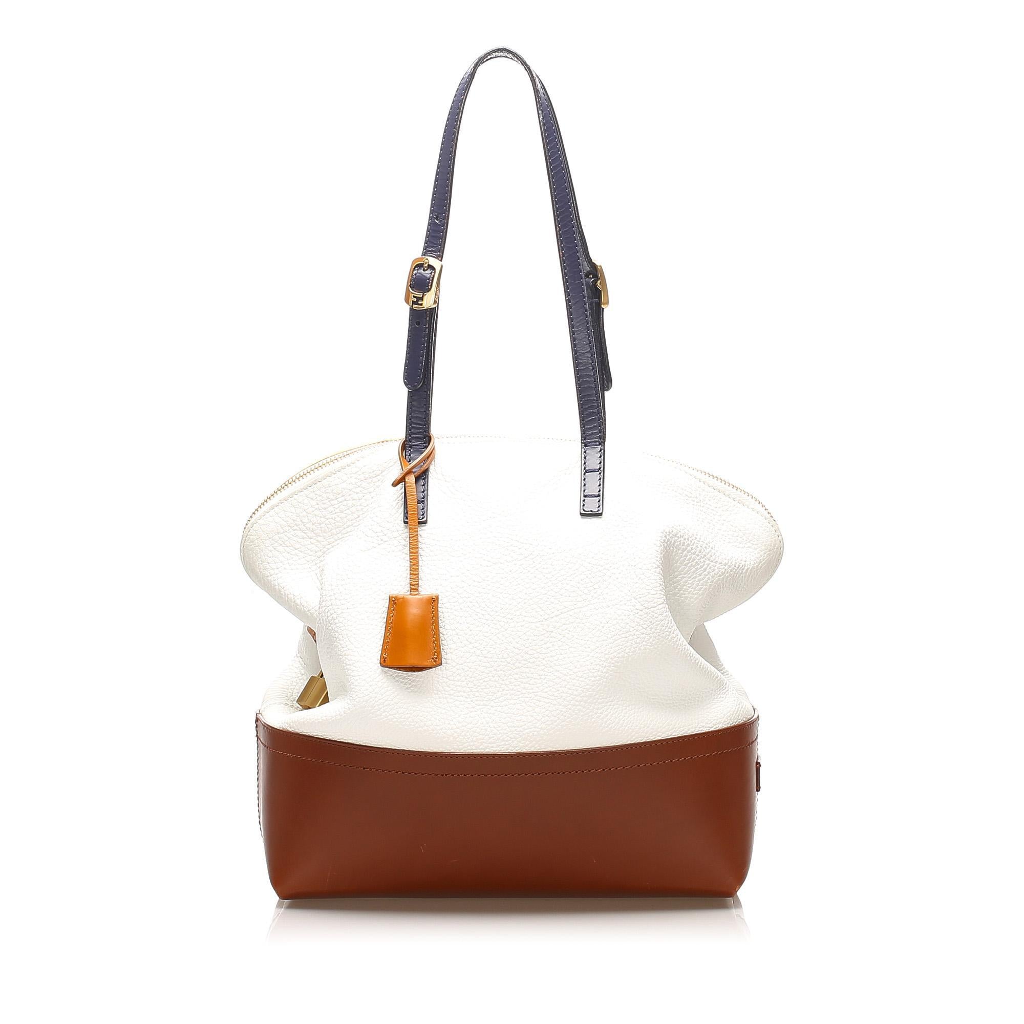 Fendi Selleria Leather Shoulder Bag (SHG-12395)