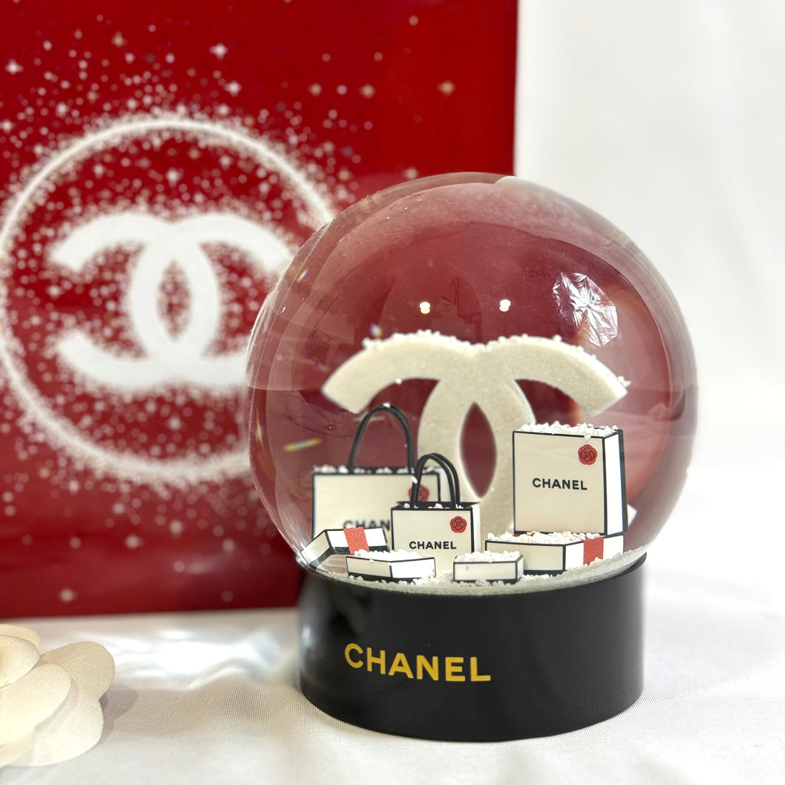 Chanel - Boule de Neige