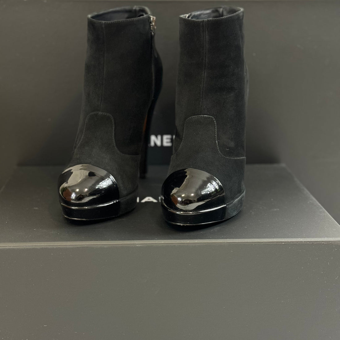 Chanel - Bottines à talon T.40
