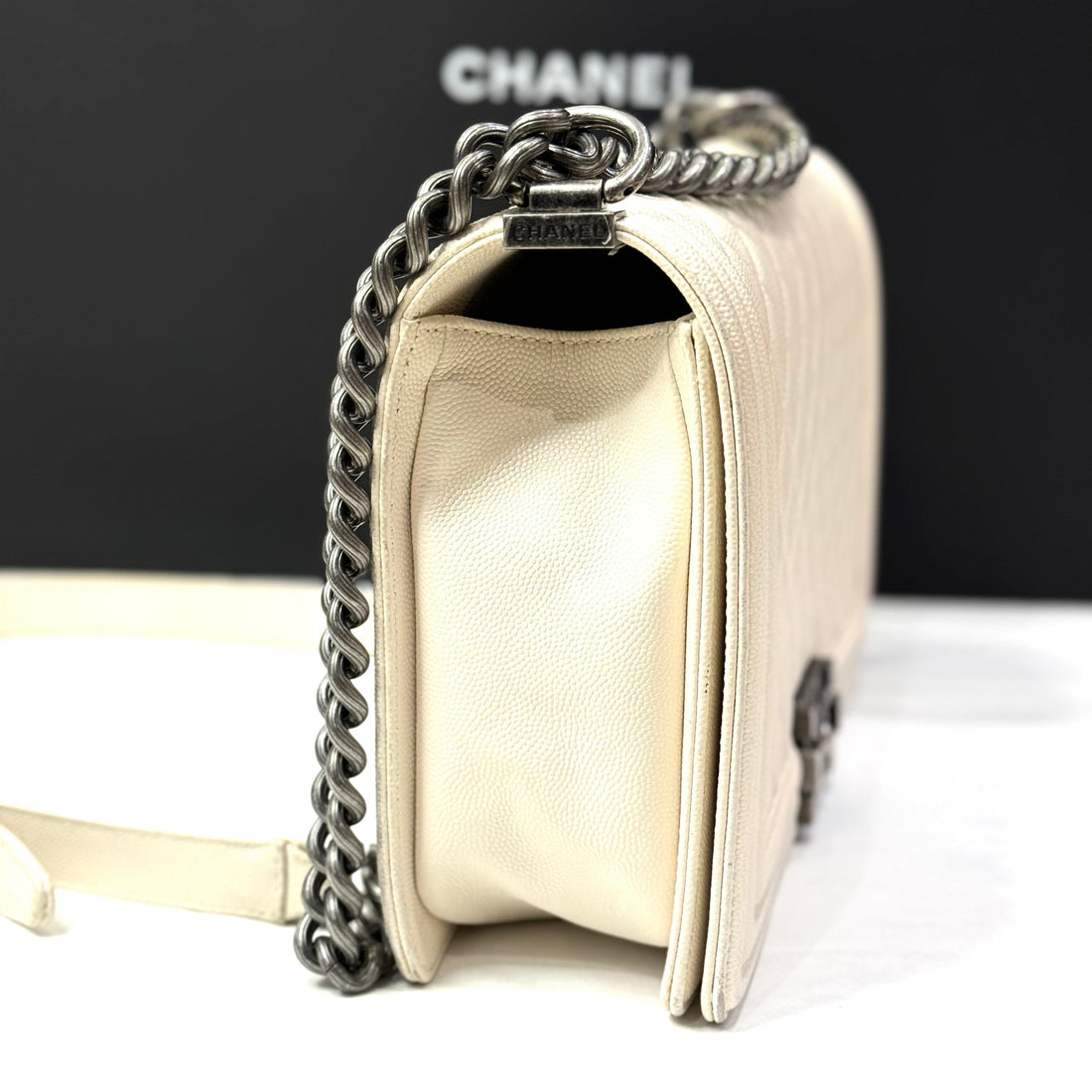 Chanel - Sac Boy allongé blanc