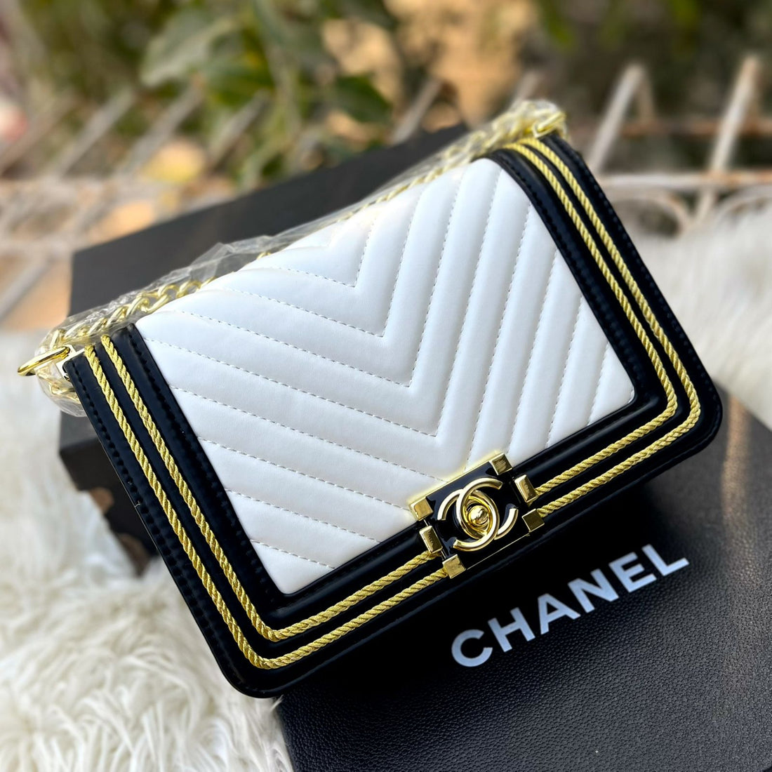 CHANEL Crossbody Bag (black/white)