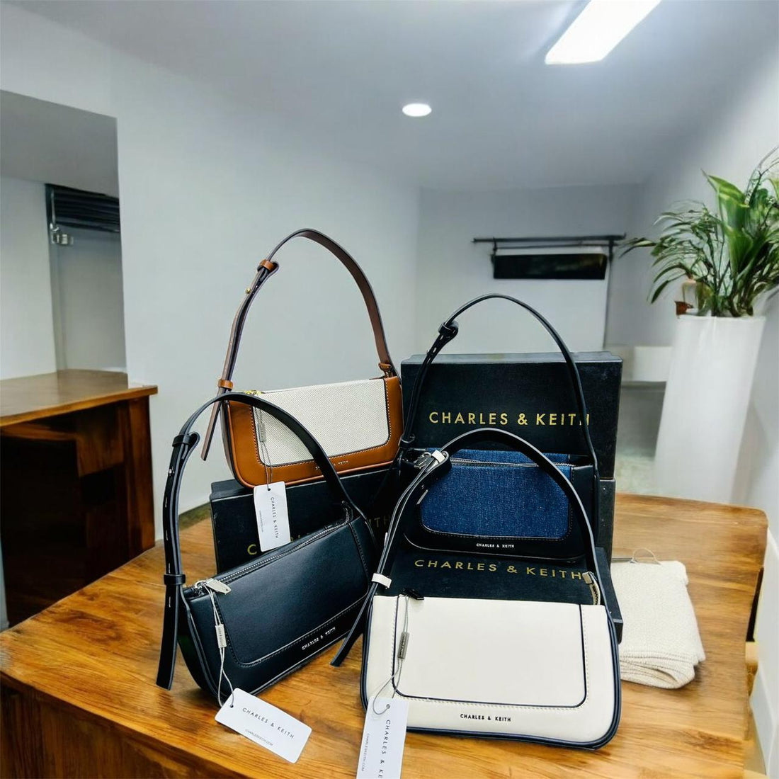 Kurt Geiger Cross Shoulder Bag (White 2)