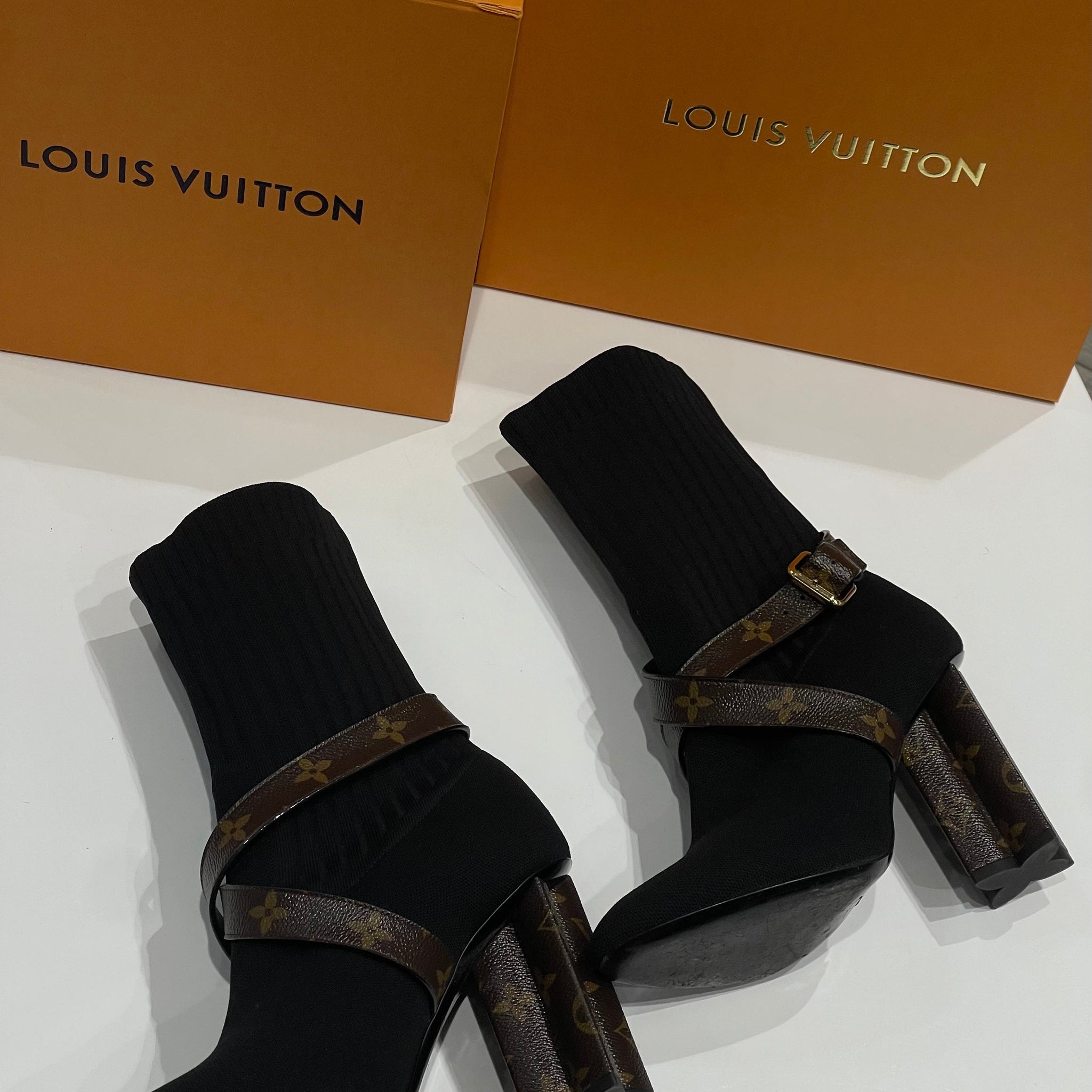 Louis Vuitton - Bottines chaussettes T40