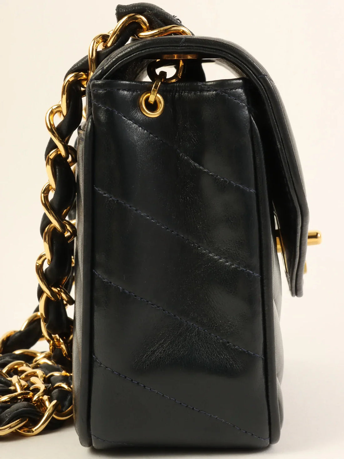 CHANEL Around 1995 Made V Stitch Turn-Lock Chain Bag Black