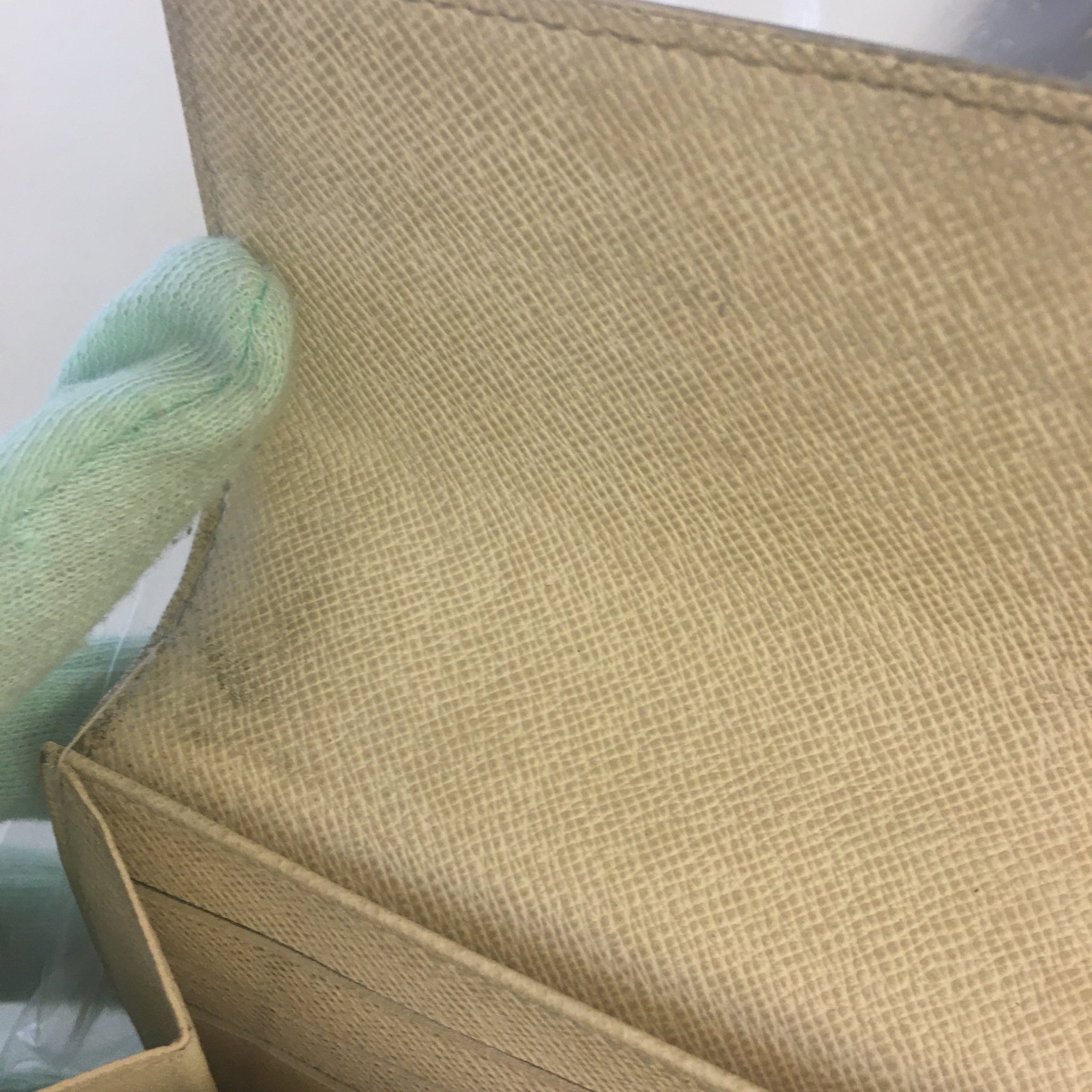 LOUIS VUITTON Wallet in White Canvas