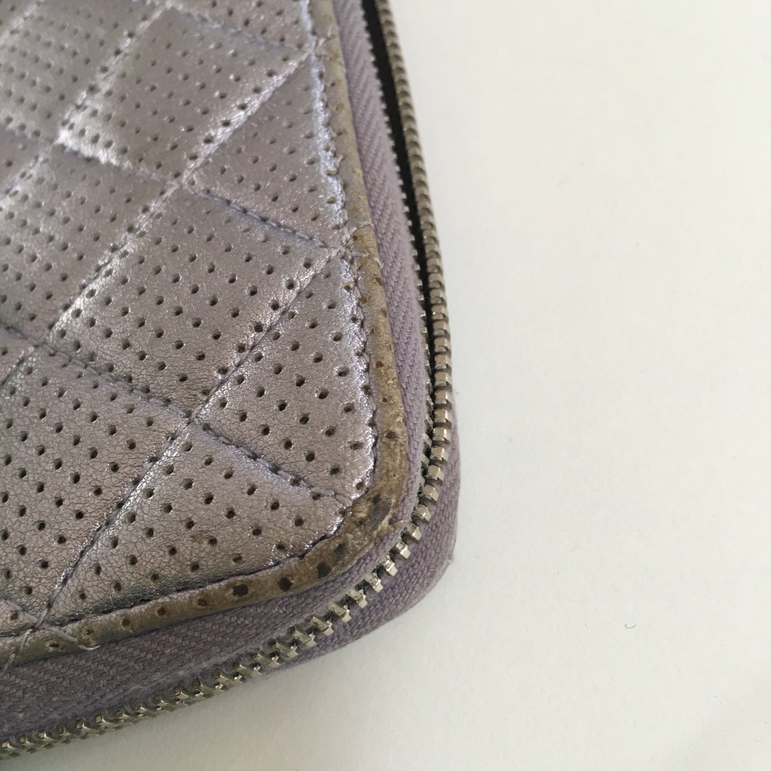 CHANEL Wallet in Metallic Leather