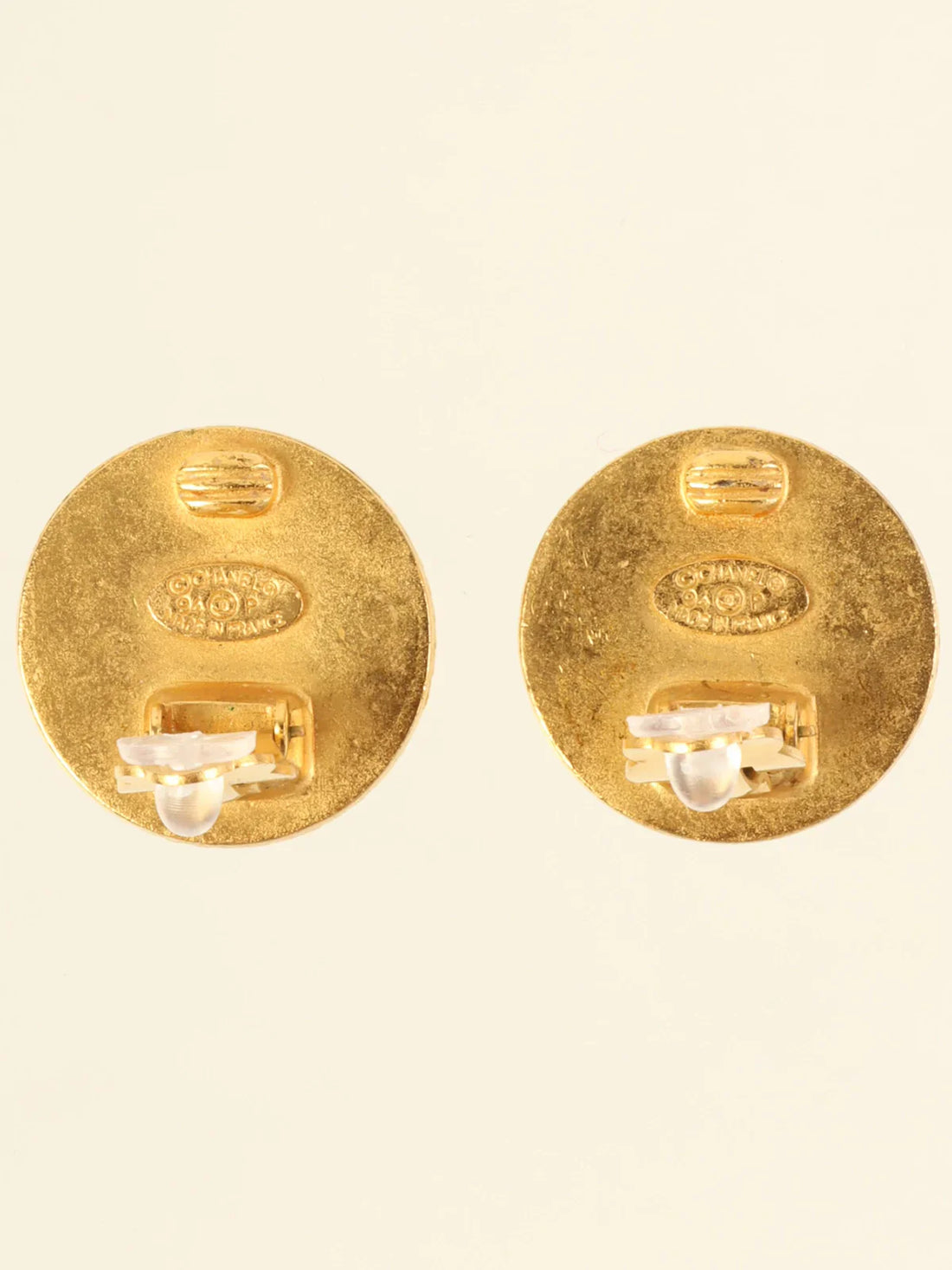 CHANEL 1994 Made Round Wood Shell Cc Mark Plate Earrings Gold/Black/White