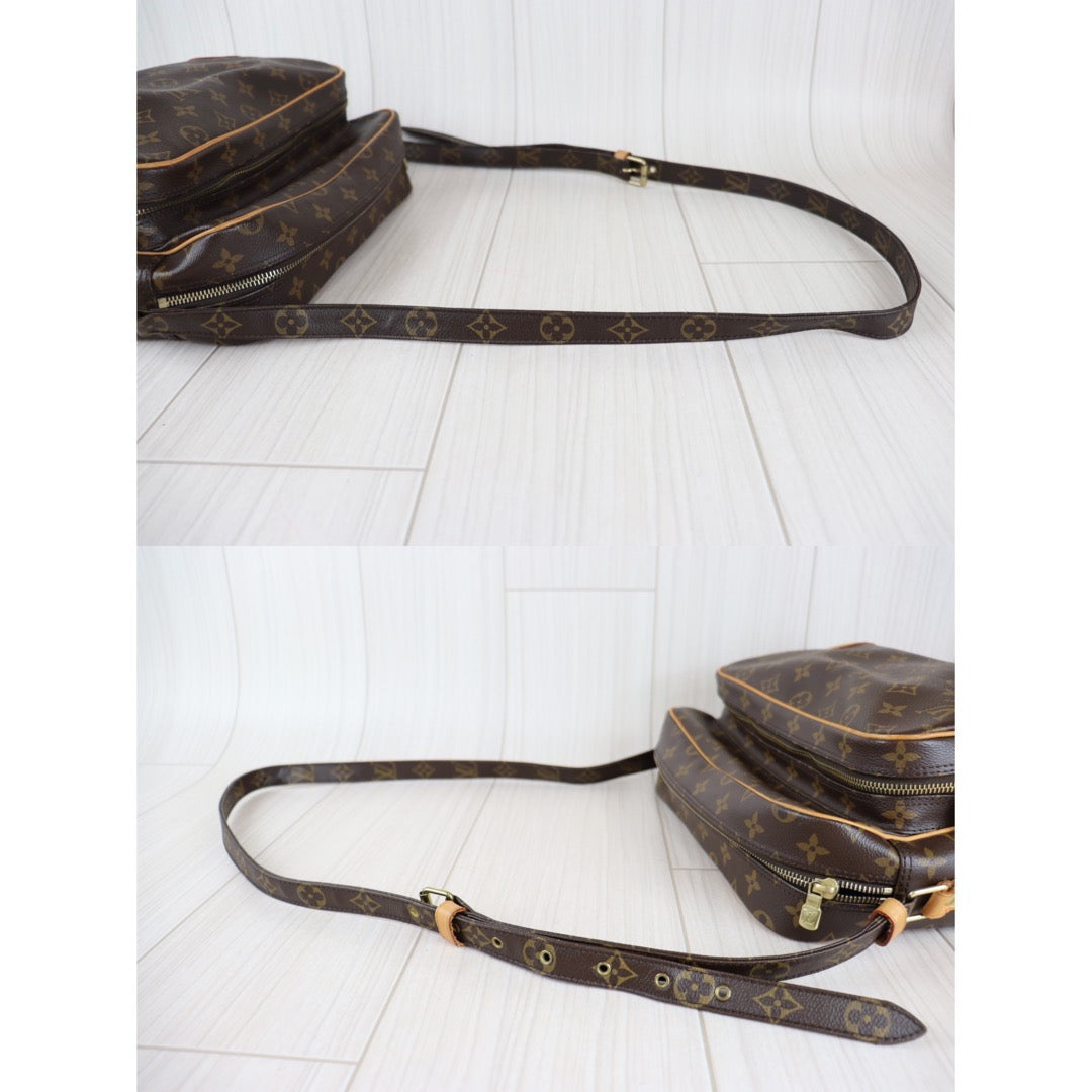 CHANEL Chain Shoulder Bag Clutch Black Quilted Flap Lambskin Purse j78