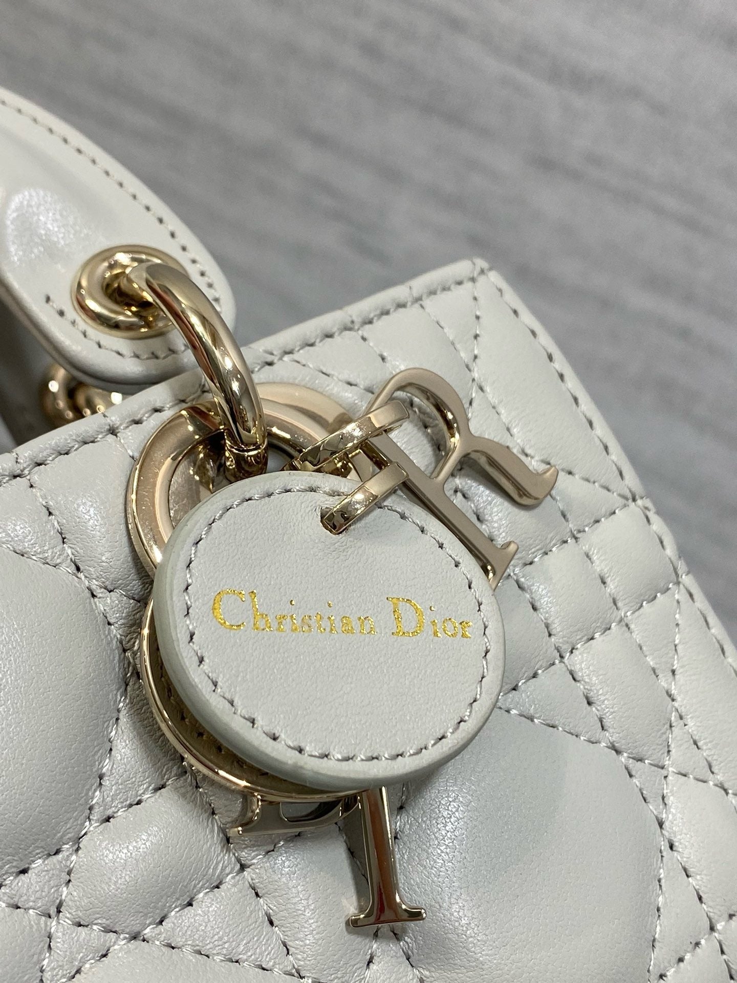 CHANEL Chain Around Shoulder Bag Crossbody Black Calfskin Leather j91