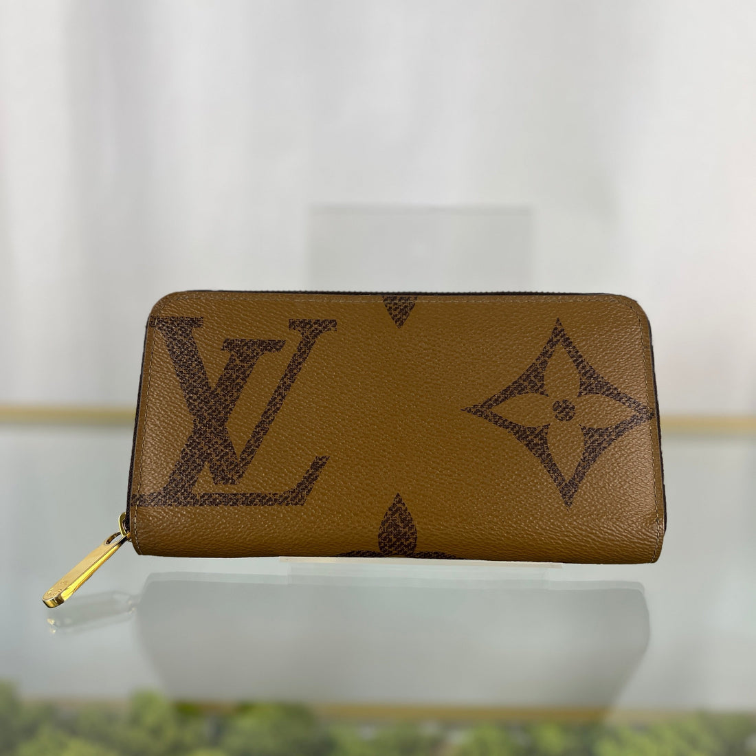 LOUIS VUITTON Monogram Giant Reverse Zippy Wallet
