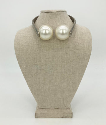CHANEL RARE Pearl Ball Choker with Box
