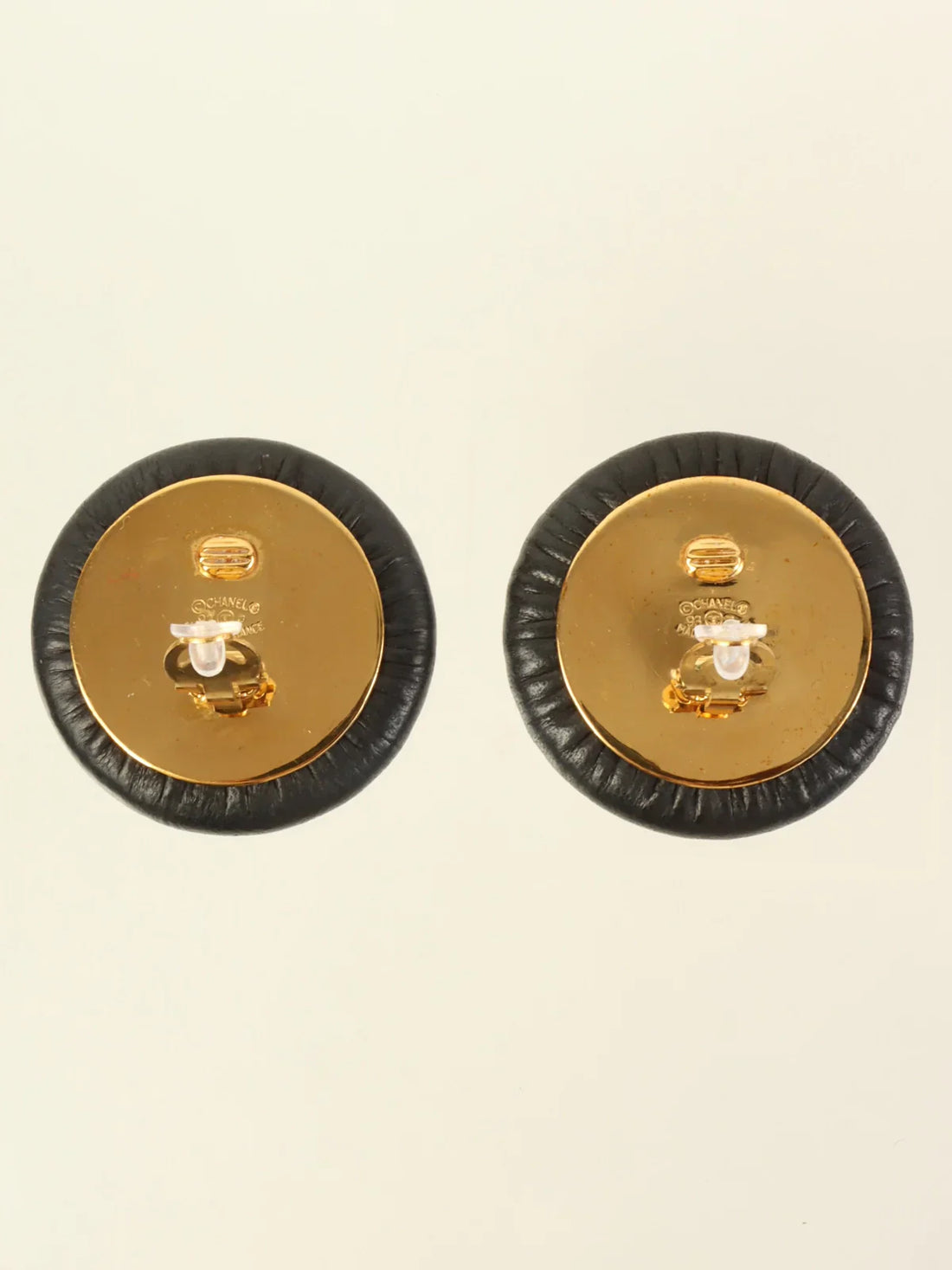 CHANEL 1993 Made Round Cc Mark Plate Earrings Gold/Black