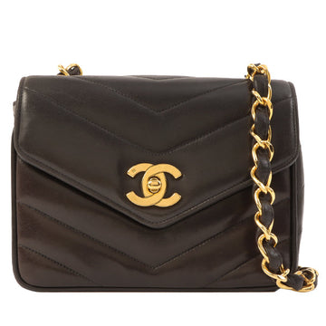 Chanel Around 1995 Made Chevron Stitch V Flap Turn-Lock Chain Bag Black
