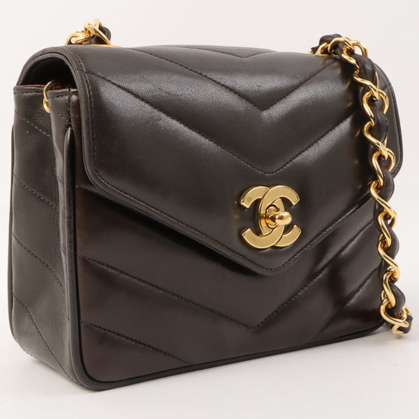 Chanel Around 1995 Made Chevron Stitch V Flap Turn-Lock Chain Bag Black