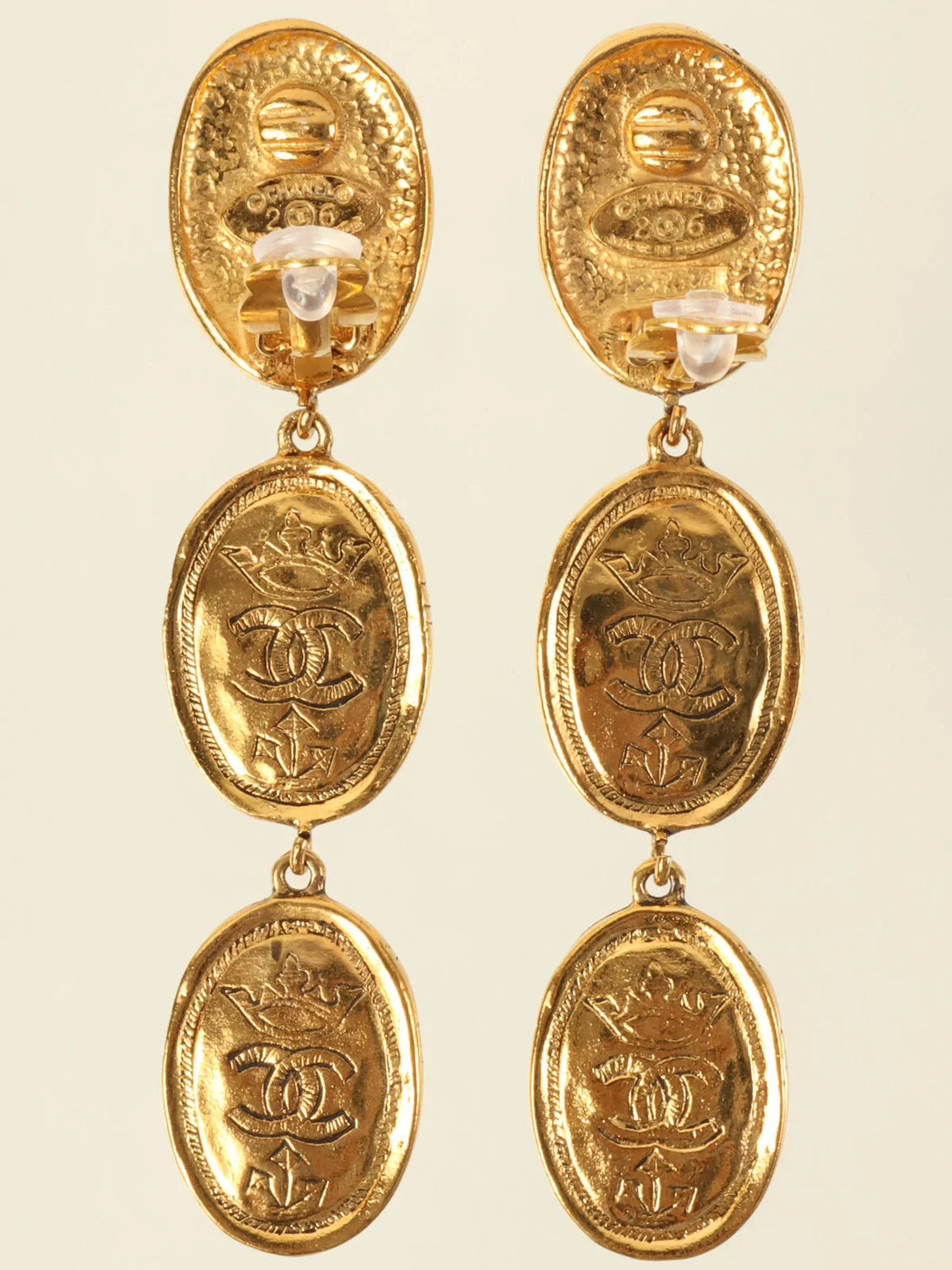 CHANEL 1991 Made Oval Cc Mark Crown Swing Earrings Gold