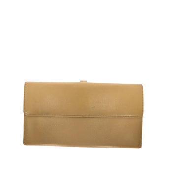CHANEL Wallet in Beige Leather