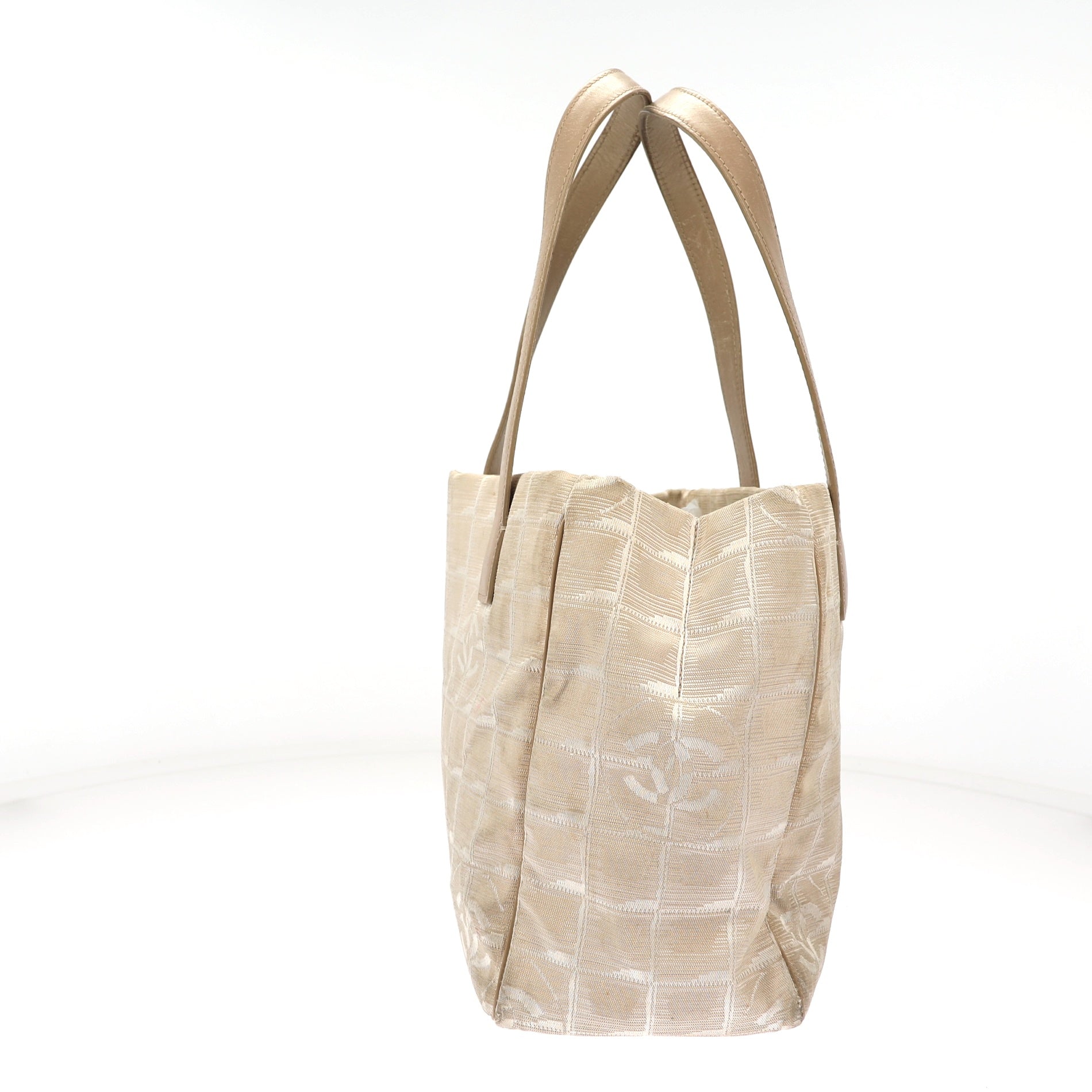 CHANEL Shoulder Bag in Beige Fabric