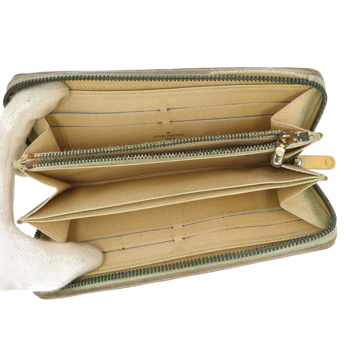 LOUIS VUITTON Wallet in White Canvas