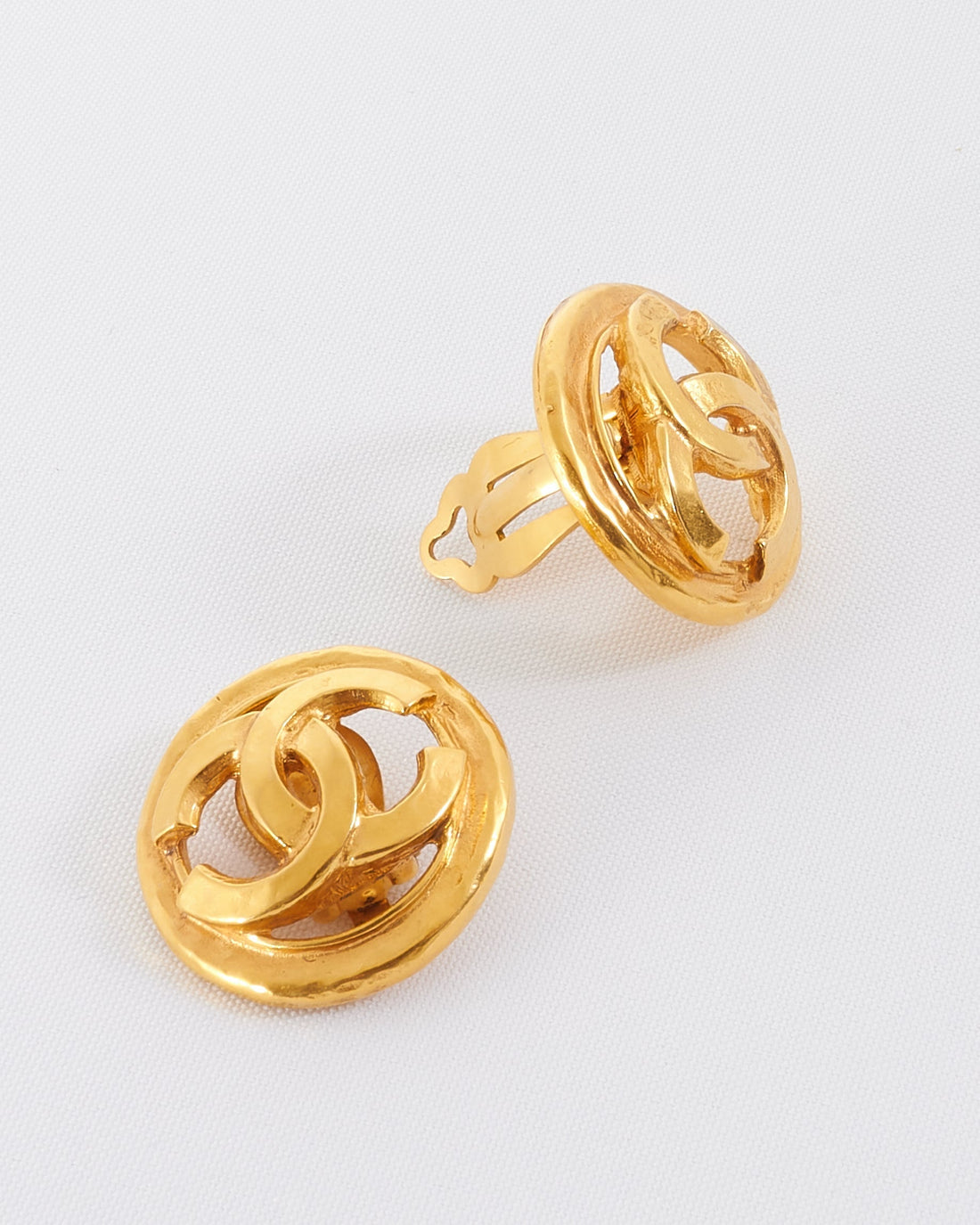 Chanel Vintage Gold CC Clip On Earrings