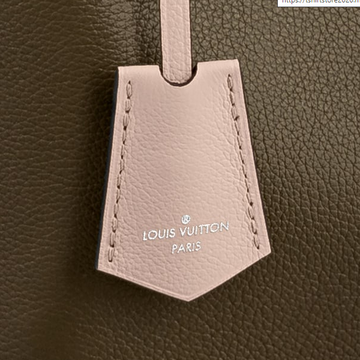 Louis Vuitton LockMe Bucket Laurier Toffee Latte Black
