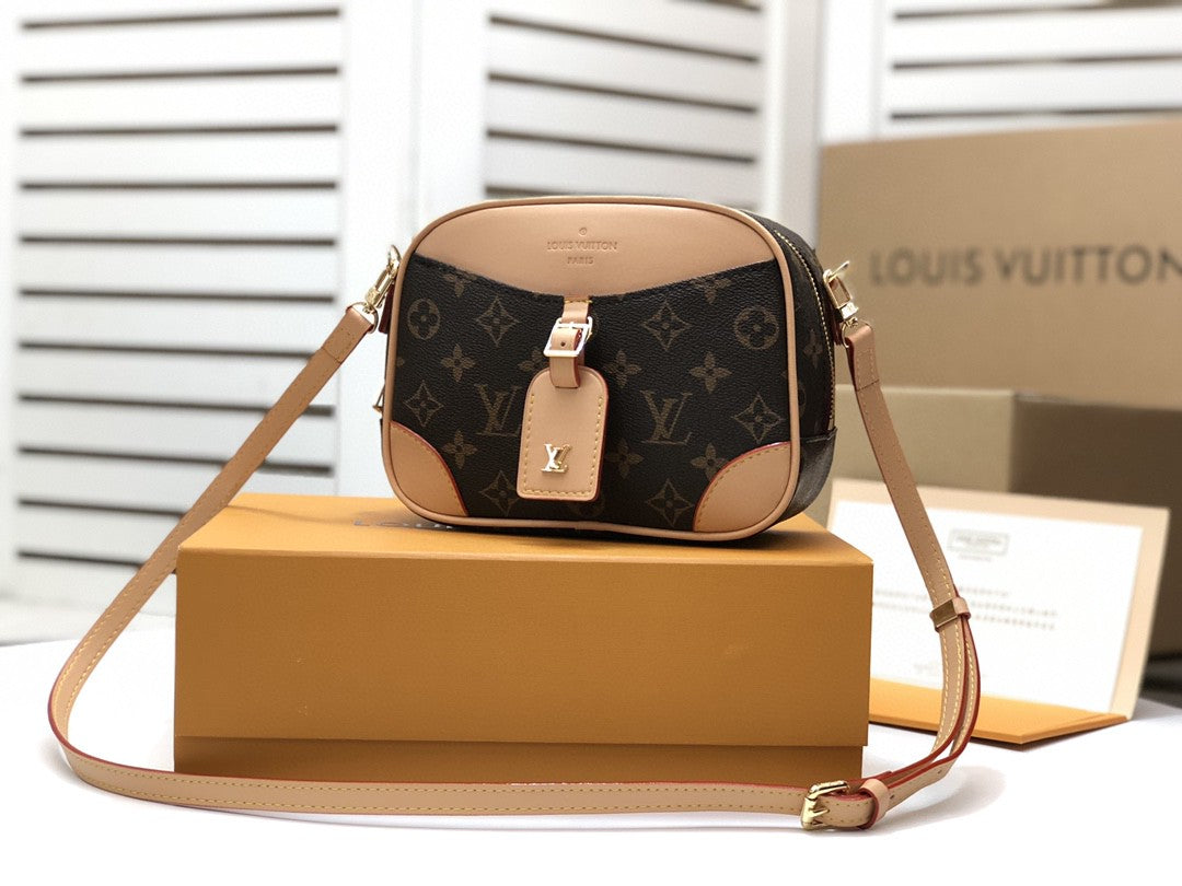 LV Deauville Mini Monogram Canvas By Nicolas Ghesquiere For Womtlm, Womtlm’s Handbags, Shoulder And Crossbody Bags 8.3in/22cm LV M45528