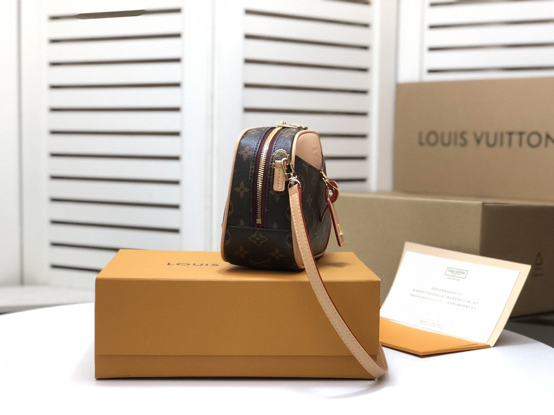 LV Deauville Mini Monogram Canvas By Nicolas Ghesquiere For Womtlm, Womtlm’s Handbags, Shoulder And Crossbody Bags 8.3in/22cm LV M45528