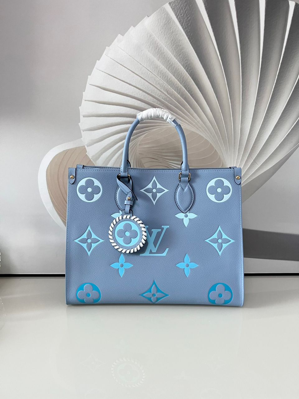 LV OnTheGo MM Monogram Empreinte Summer Blue For By The Pool Collection, Womtlm Handbags, Tote Bags 13.8in/35cm LV M45718