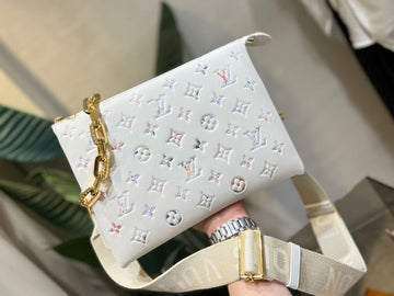 LV Coussin PM Puffy White For Womtlm,  Shoulder And Crossbody Bags 10.2n/26cm LV M21209