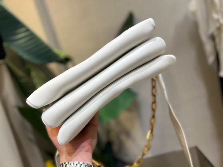 LV Coussin PM Puffy White For Womtlm,  Shoulder And Crossbody Bags 10.2n/26cm LV M21209