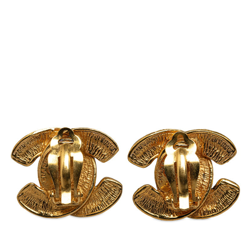 Chanel Quilted CC Clip On Earrings Metal Earrings in Good condition