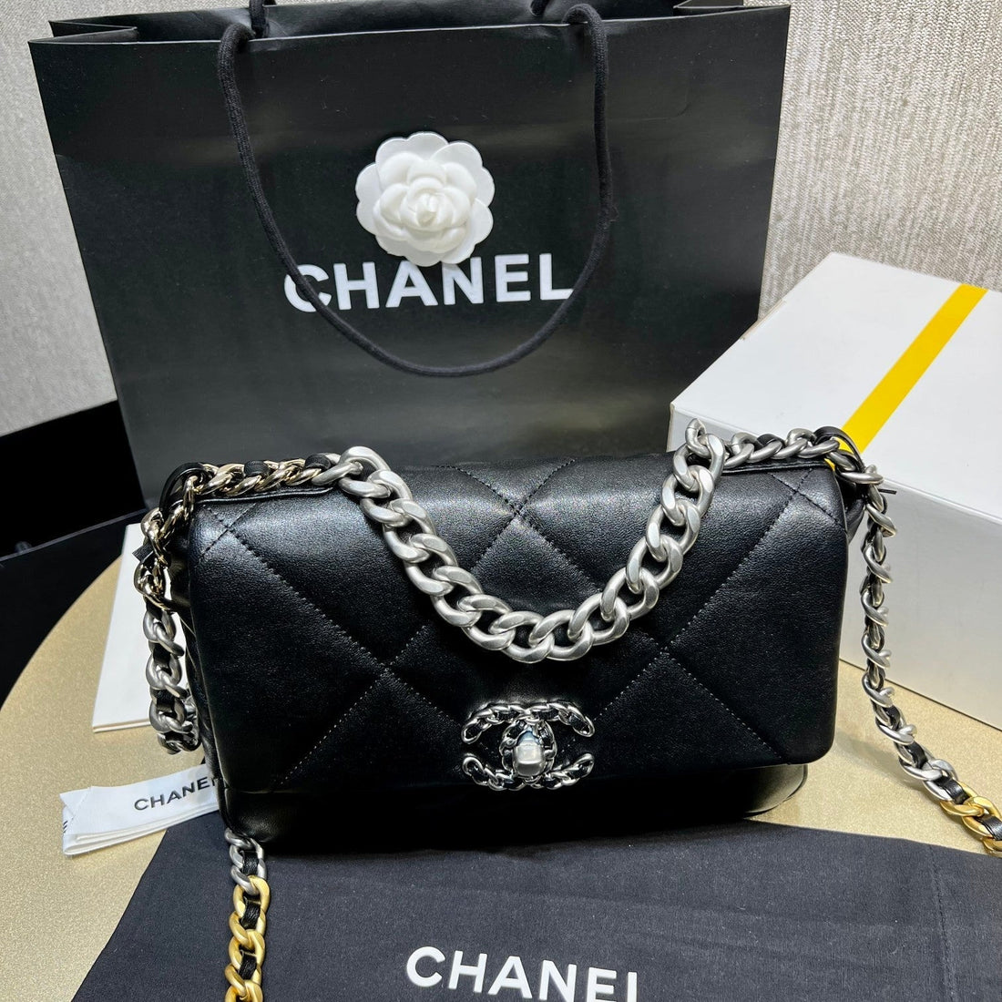 Chanel - Luxury Bag - CHL - 725