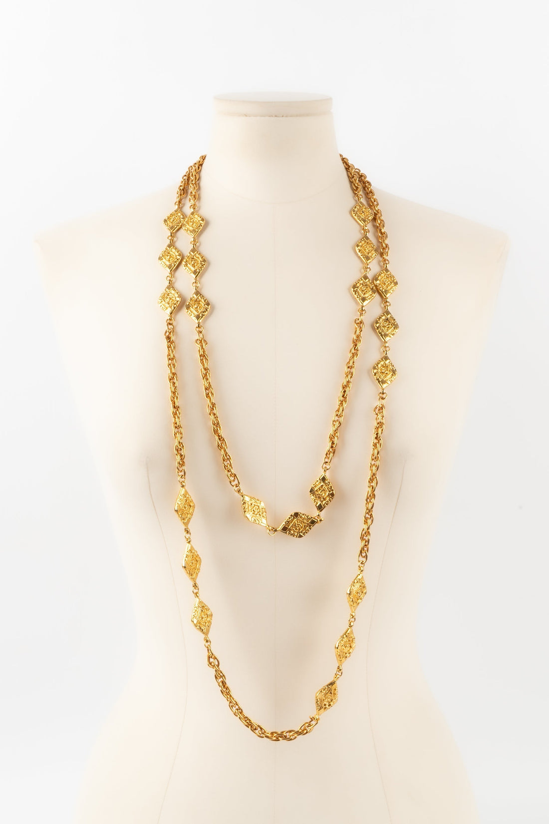 Collier / sautoir en métal doré Chanel