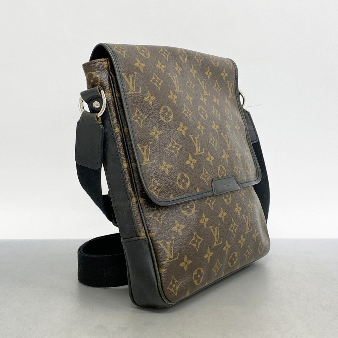 Louis Vuitton  Noir Shoulder Bag