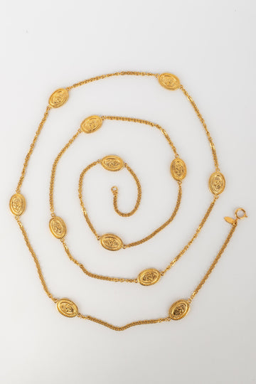 Collier / Sautoir en m�tal dor� Chanel 1980's